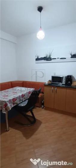 Apartament cu 4 camere decomandat în Aradului