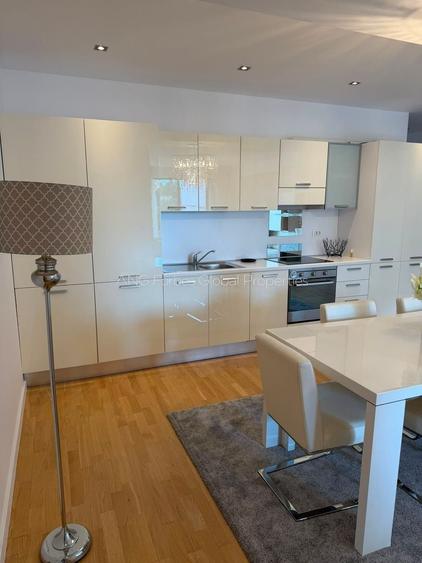 Apartament cu 3 camere decomandat, mobilat în Iancu Nicolae