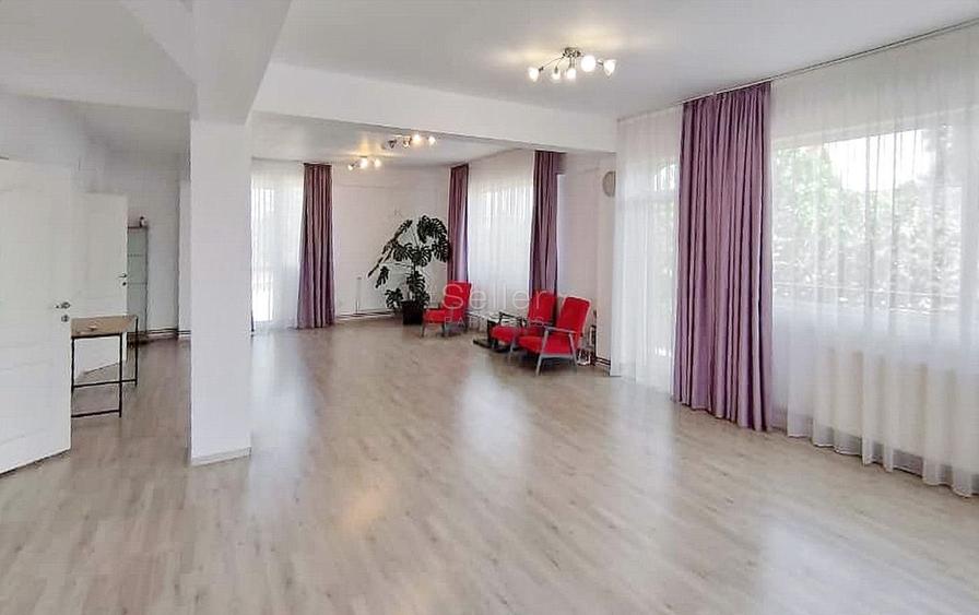 Birou, de 400 mp, în Brașovul Vechi