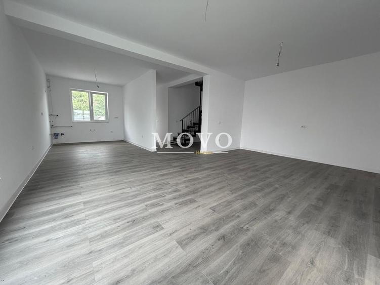 Duplex cu 4 camere cu Canalizare în Utvin