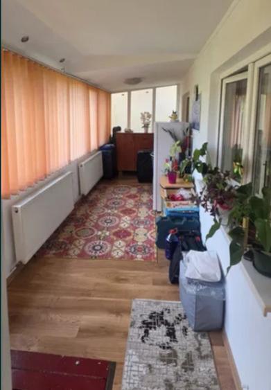 Apartament cu 3 camere decomandat în Florilor