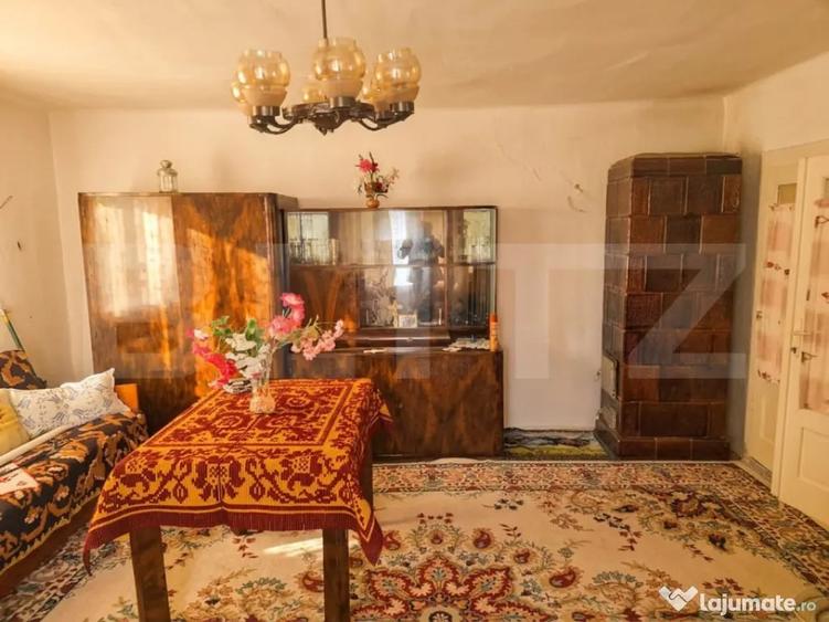 Casă cu 2 camere cu Teren 8290 Mp în Iclod