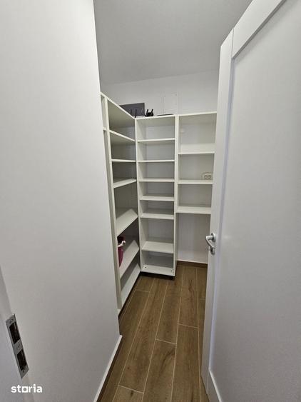 Apartament cu 3 camere decomandat în Astra