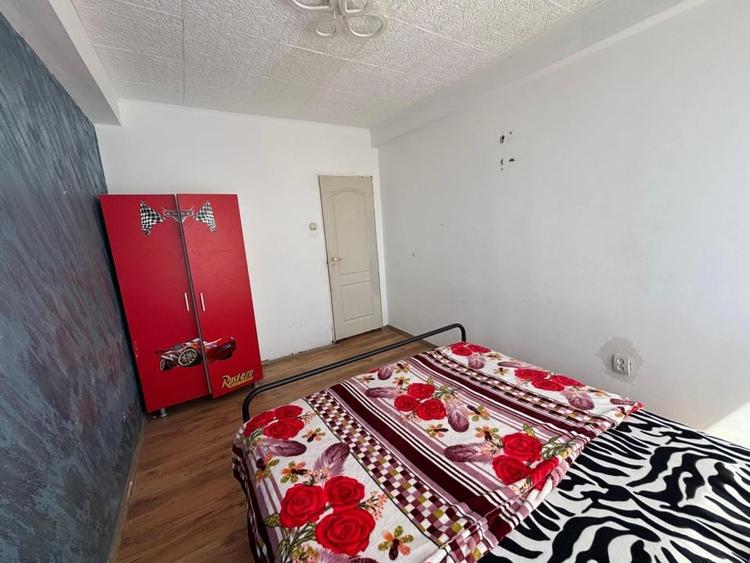 Apartament cu 4 camere semidecomandat, mobilat în Central