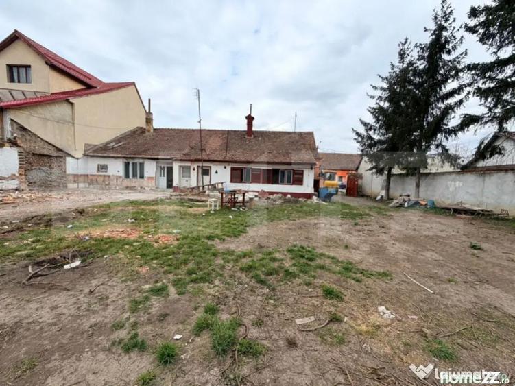 Casa veche cu teren generos 1595 mp zona centrala - 12
