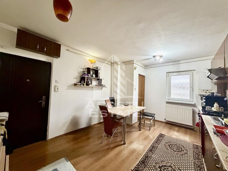 Apartament cu 3 camere,semidecomandat,centrala proprie ,zona Girocului - 1