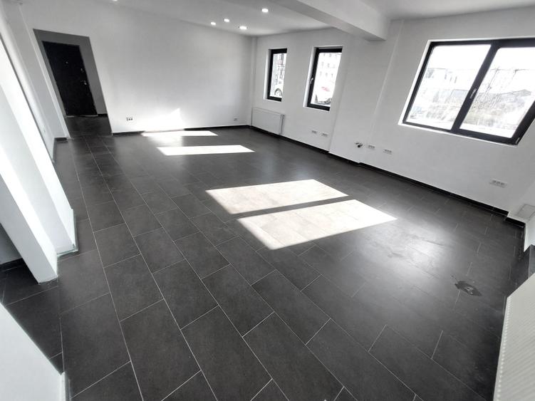 Spatiu Comercial de Inchiriat - Stradal - 4 locuri de parcare - Zona Cristalului - 1