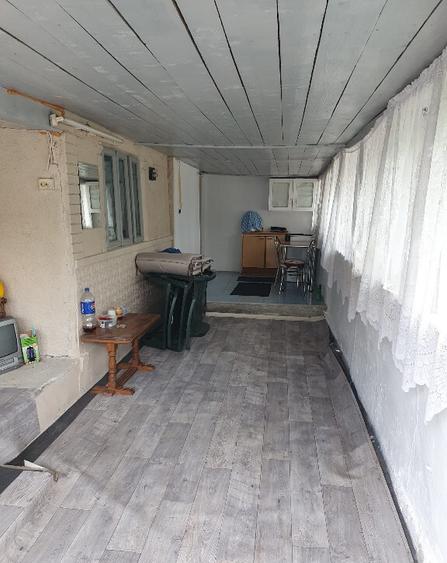 Casa batraneasca , foisor si teren de vanzare - 1