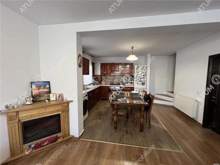 Casa cu 4 camere 2 bai si curte proprie in zona Arhitectilor - 9