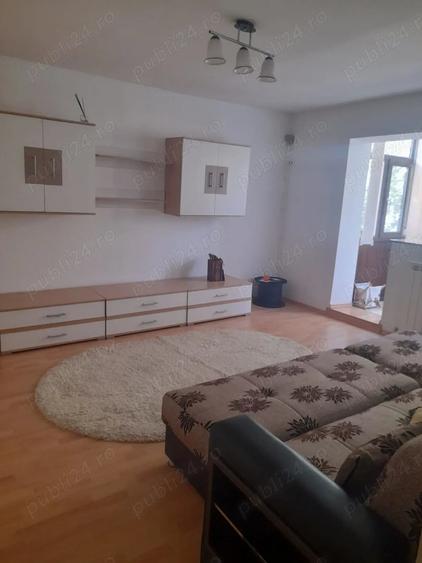 Apartament cu 3 camere decomandat în Calea București