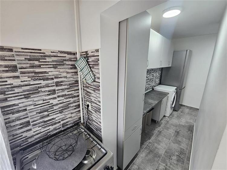 Resita, Garsoniera, Renovata, Mobilata+Utilata, Et. 2, Micro 4 - 22