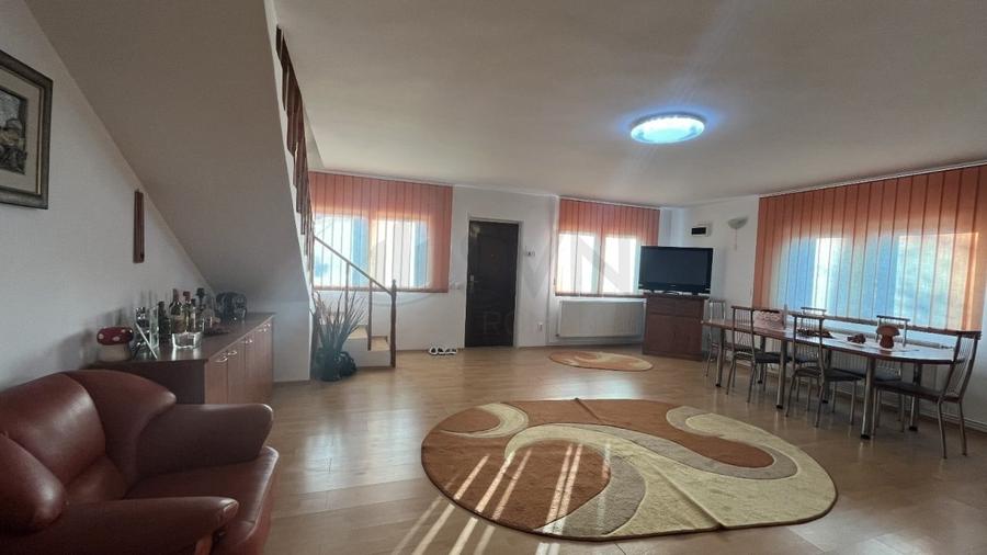 REV2005197 Casa mobilata si utilata cu vedere frumoasa - 6