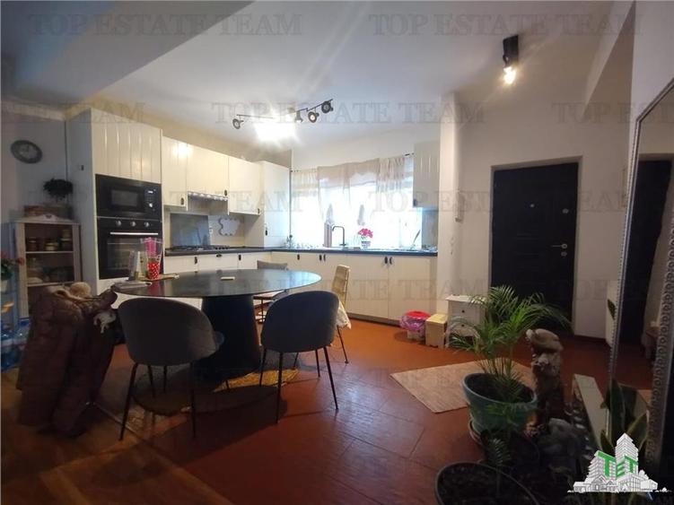 Casa spatioasa cu gradina, cartier Green City, comuna 1 Decembrie - 2