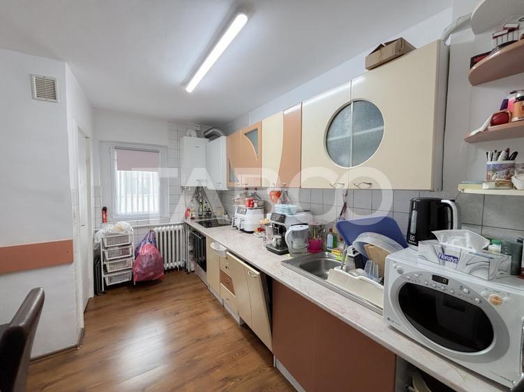 De vanzare apartament spatios 4 camere decomandate cartier Marasti - 3