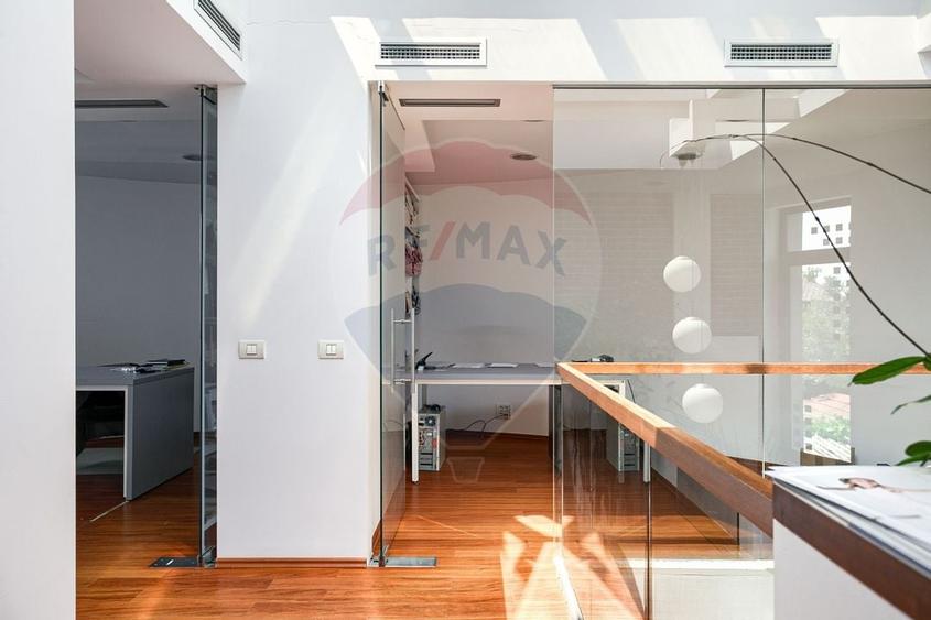 Cladire de birouri Micalaca pe principala, vad si vizibilitate sporita - 2