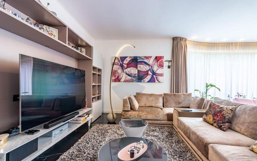 Vila + casa de oaspe?i + casa angaja?i | 12 camere |... - 9