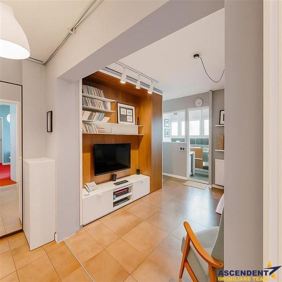 Apartament cu 2 camere,recompartimentat in 3 camere,54 mp,Grivitei. - 1