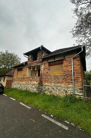 Vand casa 4 camere cu gradina 2.885 mp. Cristioru de Jos, Bihor, E 79, centrul comunei - 10