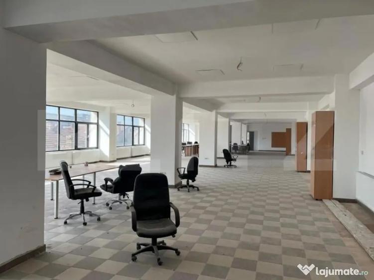 Inchiriere spa?ii birouri ?i comerciale, 637 mp, 6 /mp - 2