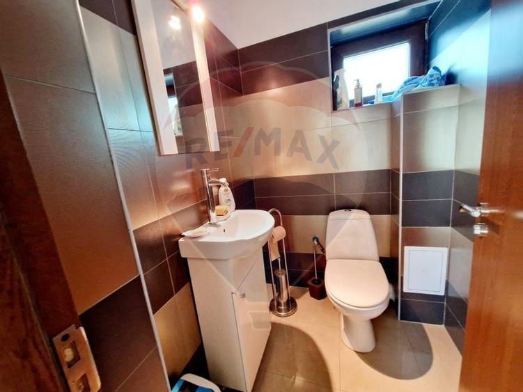 Casă / Vilă cu 4 camere de vânzare - 6