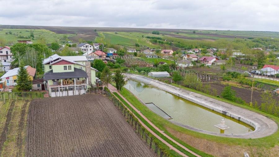 Casă / Vilă cu 10 camere, de vânzare. Todireni, Botoșani. - 7
