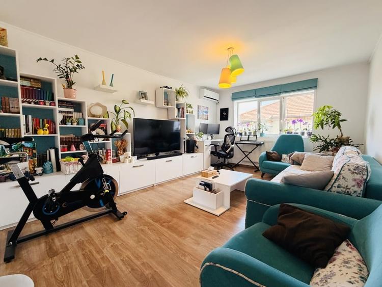 Apartament 3 camere , 64 mp utili , decomandat - Soarelui - 2