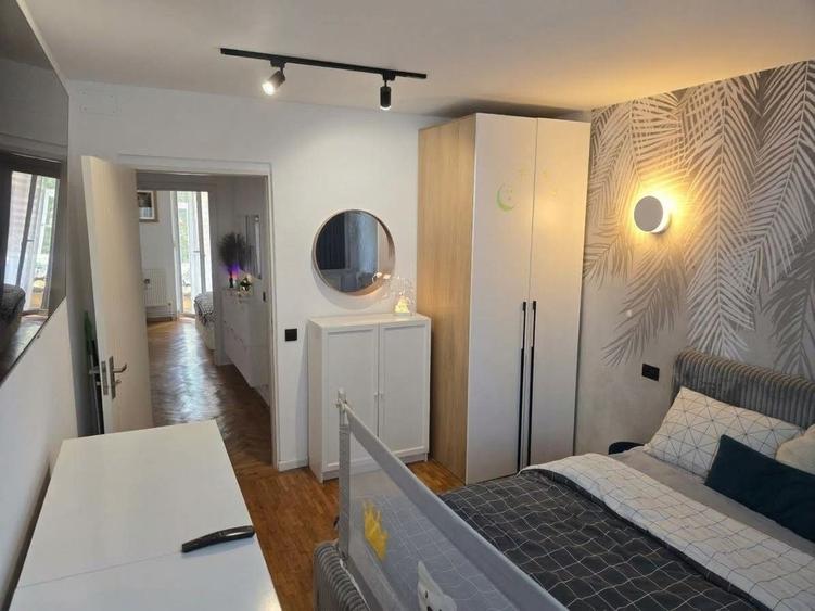 Apartament cu 3 camere semidecomandat în Central