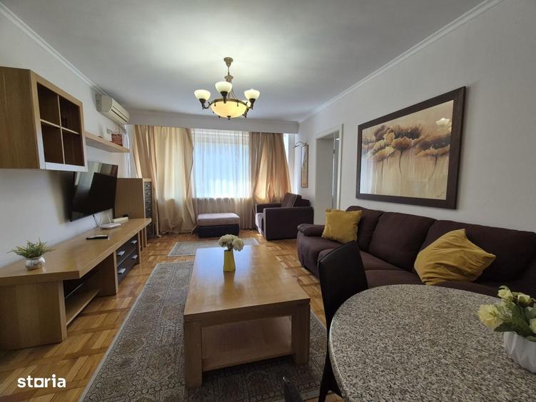 Apartament cu 3 camere nedecomandat în Sala Palatului