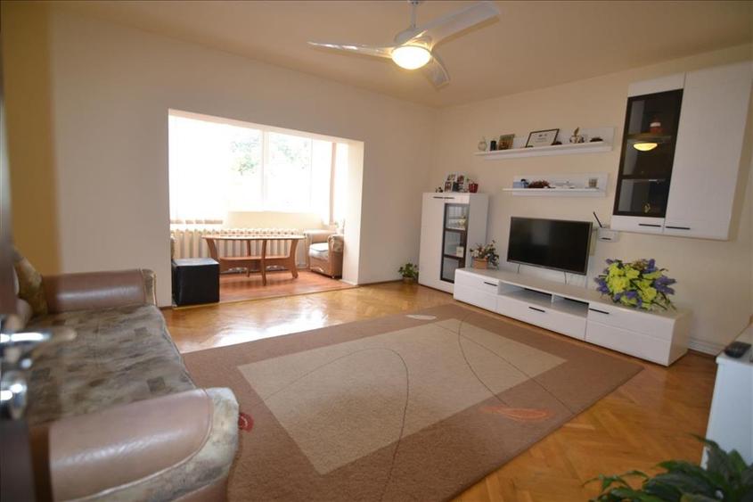 Apartament 3 camere decomandat 2 bai.2 balcoane  etajul 2   Judetean - 16