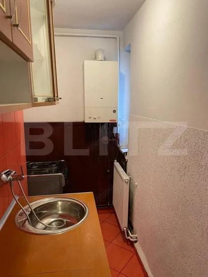 Apartament cu 3 camere semidecomandat, mobilat în Rovinari