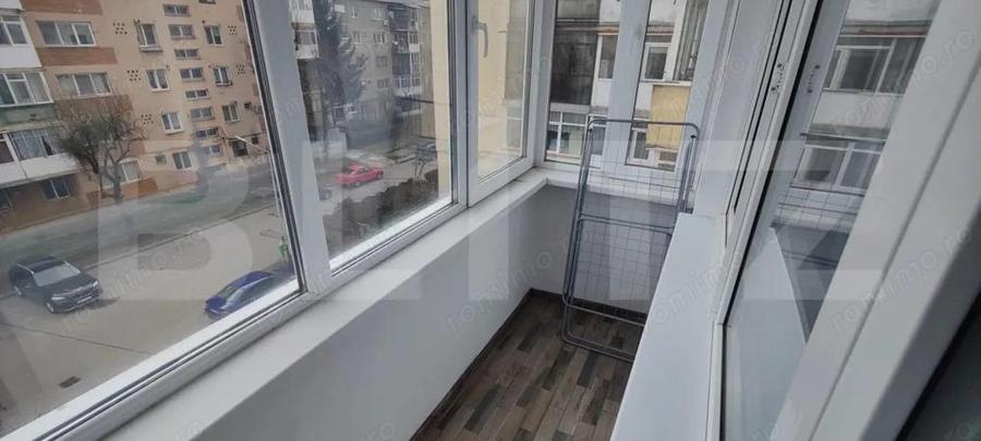 Apartament 3 camere, 62 mp, zona Micro 9 - 2