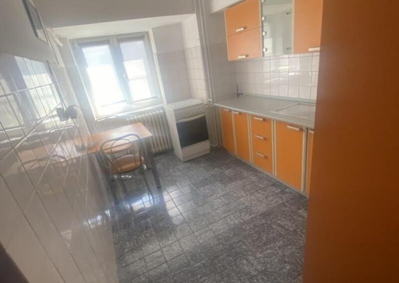 Central,B dul.Unirii, colt cu B-dul. Mircea Voda,Ap.2 cam. - 6