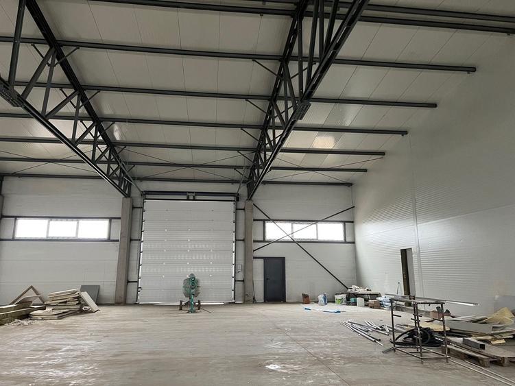 Spațiu industrial, de 1,950 mp, în Nord