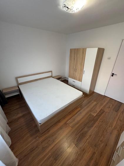 Se închiriază apartament 3 camere  - 4