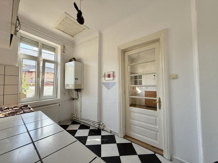 Duplex cu 3 camere cu Teren 182.5 Mp în Eroii Revoluției
