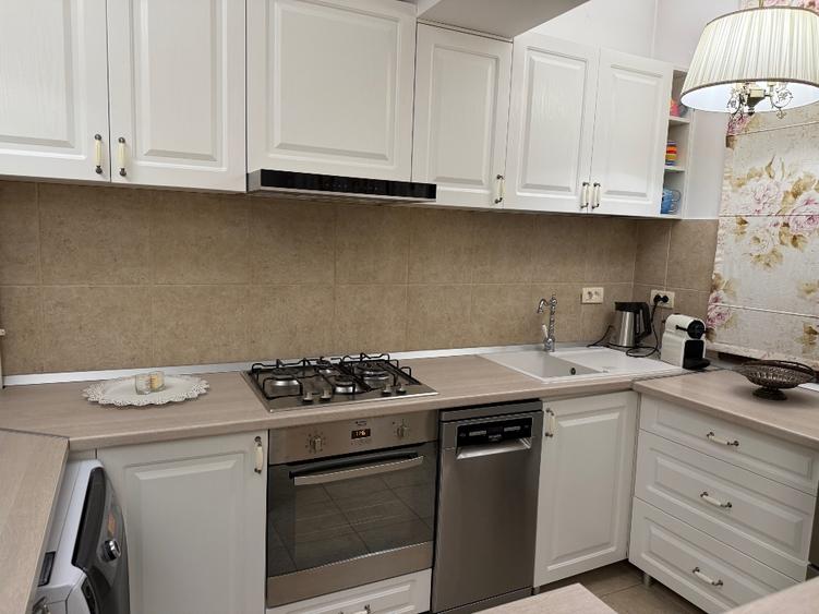 Apartament cu 2 camere semidecomandat, mobilat în Central
