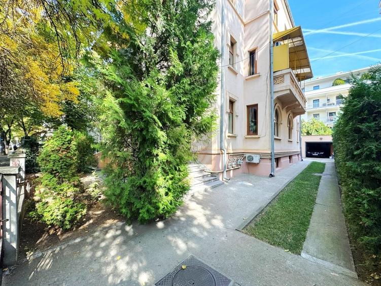 Apartament cu 4 camere decomandat în P-ța Dorobanți