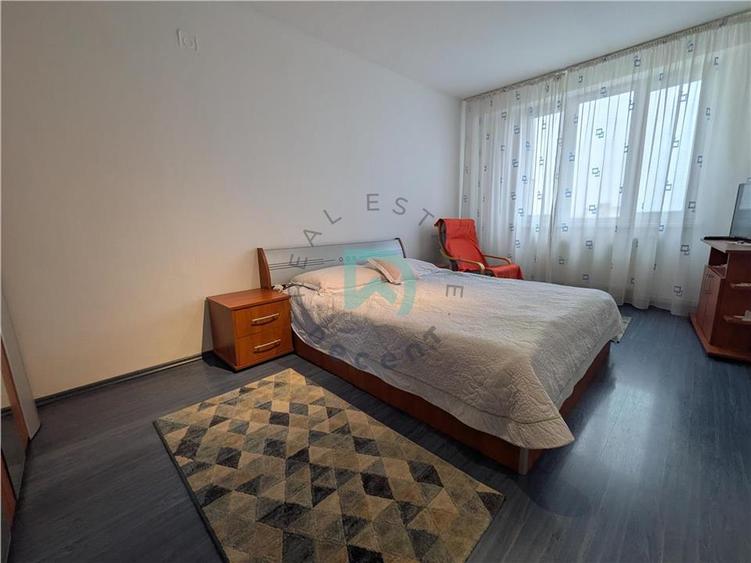 Apartament cu 3 camere decomandat în Astra