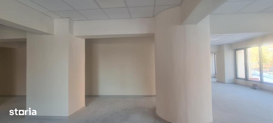Spațiu comercial, de 220 mp, în Răcădău
