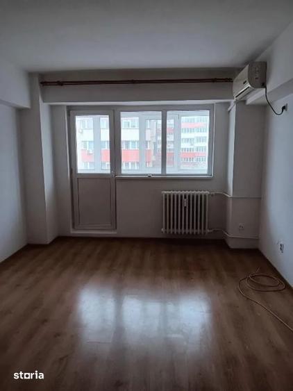 Apartament cu 3 camere semidecomandat în Grivița