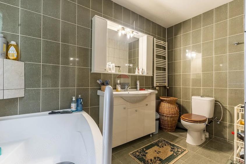 Casă cu 5 camere cu Teren 869 Mp în Bucium