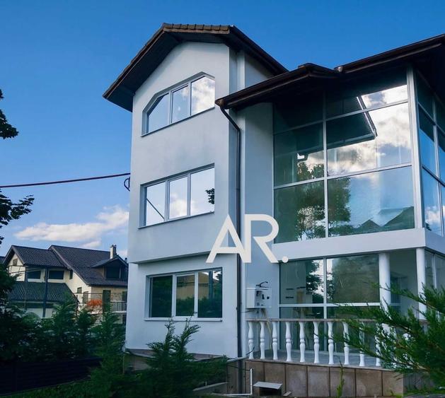 Casă cu 4 camere cu Teren 550 Mp în Central