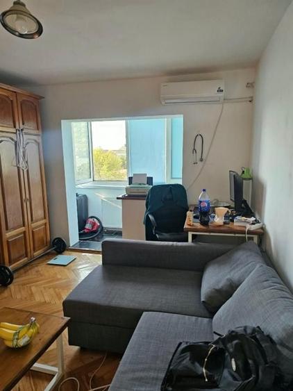 Apartament cu 2 camere semidecomandat, mobilat în Soarelui