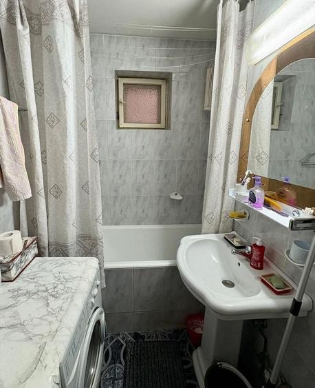 Apartament cu 3 camere, mobilat în Tineretului