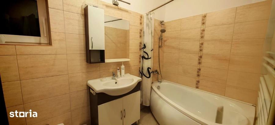 Apartament cu 4 camere decomandat, mobilat în Central