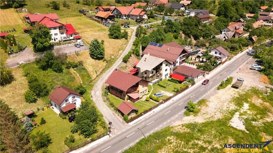 Casă cu 3 camere cu Teren 685 Mp în Moieciu
