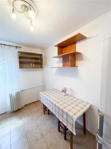 Apartament cu 3 camere decomandat în Dacia