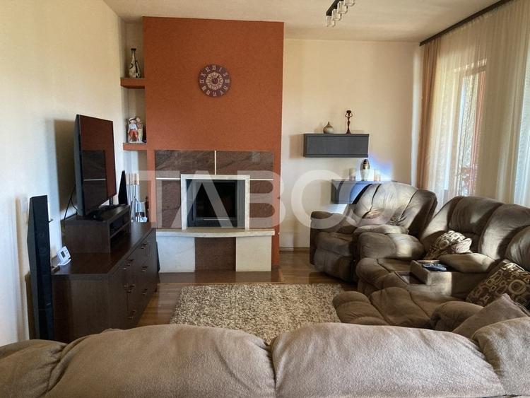 Casă individuală cu 7 camere cu Canalizare în Șelimbăr