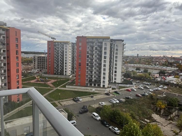 Apartament cu 3 camere semidecomandat, mobilat în Lipovei