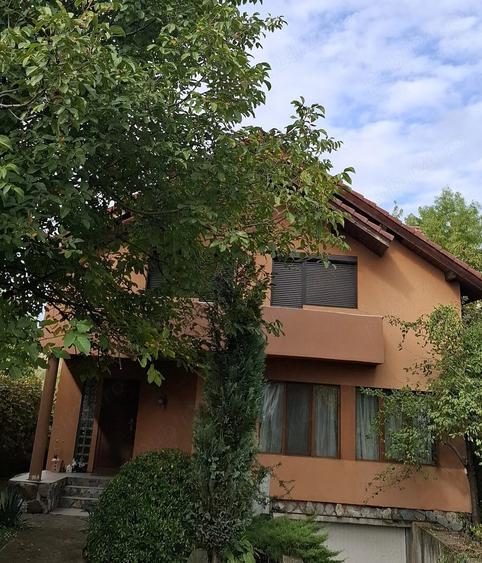 Casă cu 4 camere cu Teren 900 Mp în Exterior Vest